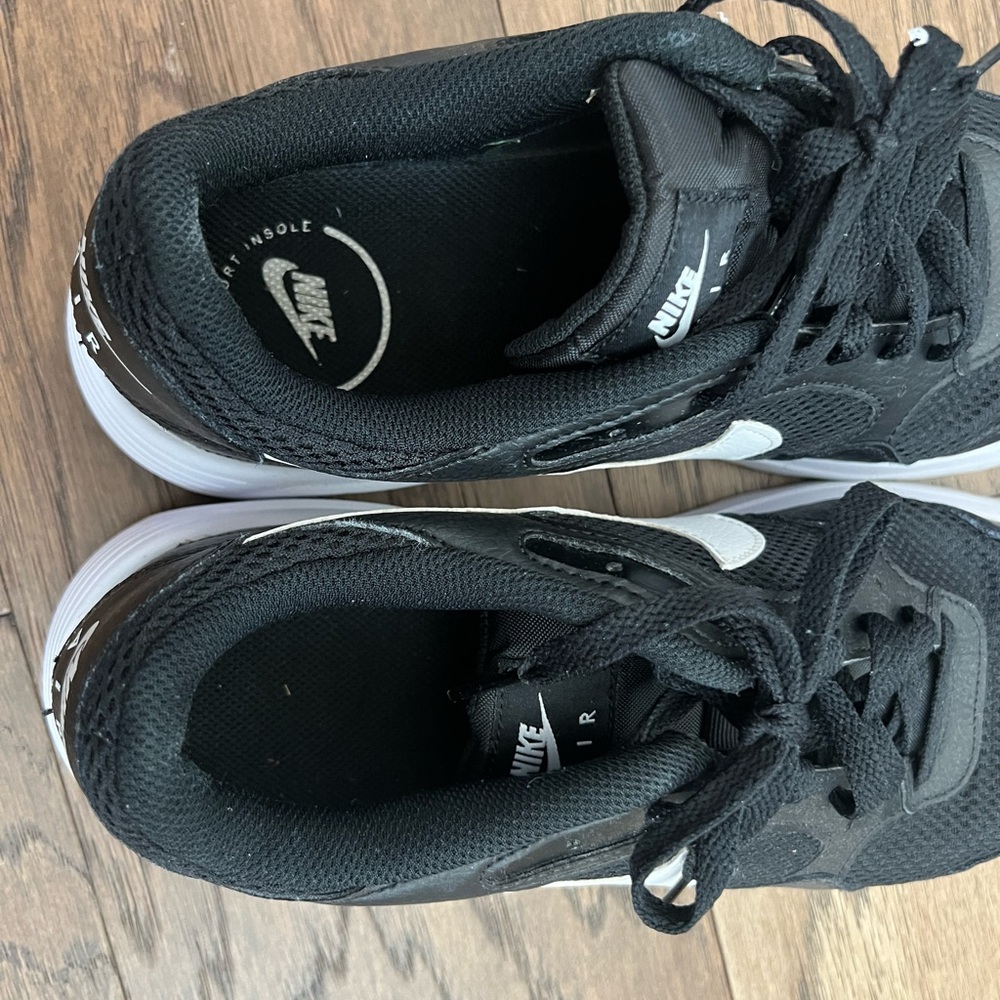 Men’s Nike Air Max - Black/White - 10.5 - GUC - Picture 3 of 6